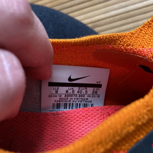 Nike Epic React Flyknit Running Shoes SZ 9 - Picture 11 of 11